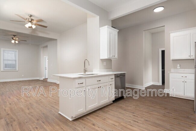 Building Photo - 9800 Golf Course Dr