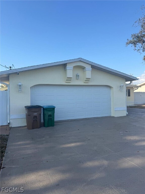 Building Photo - 1335 NE Pine Island Ln