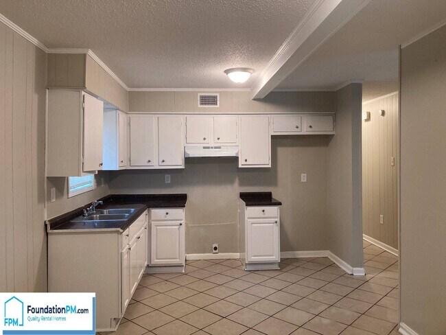 Building Photo - 501 Fox Valley Dr