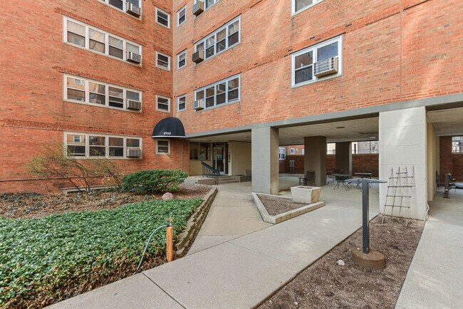 Foto del edificio - 4960 N Marine Dr