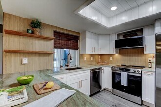 Building Photo - 2673 Sabal Springs Cir