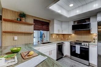 Building Photo - 2673 Sabal Springs Cir