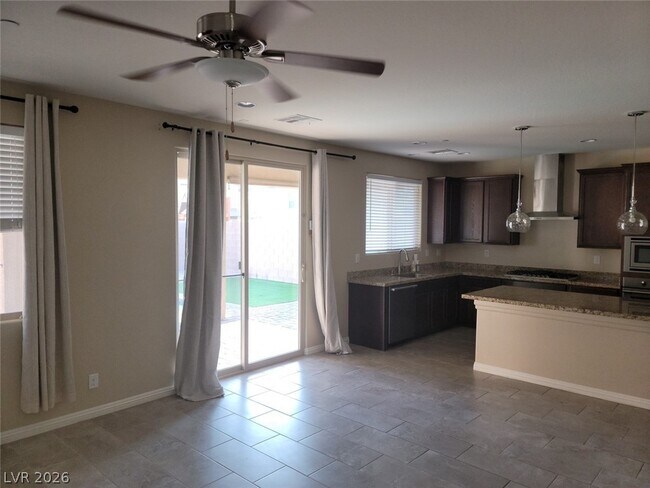 Building Photo - 2919 Tremont Ave