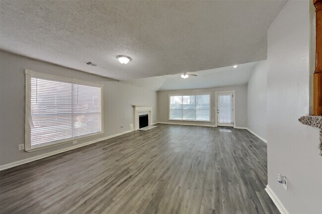 Foto del edificio - 8823 Stoney Bend Dr