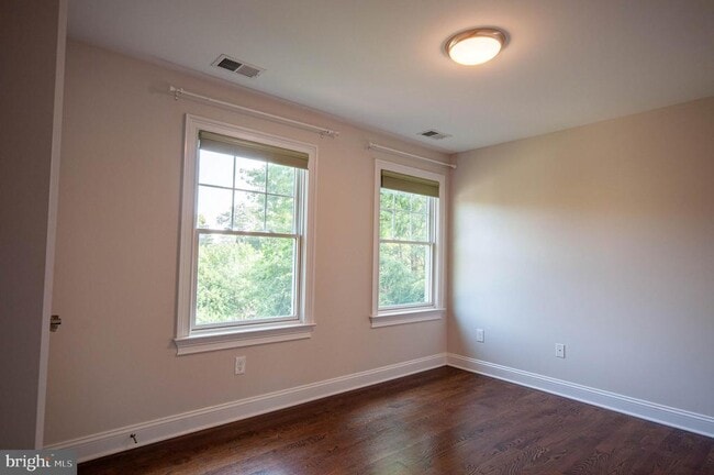 Foto del edificio - 35 Hillside Rd