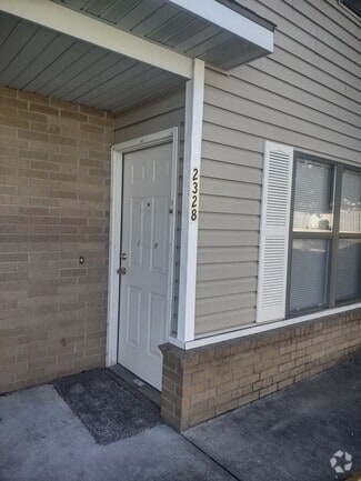 Building Photo - 2328 S Highview Ave