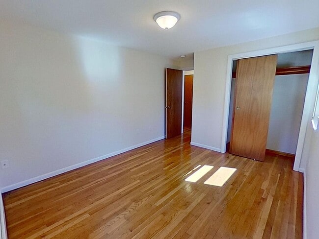 Building Photo - 8 Friend St