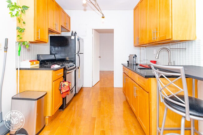 Building Photo - 160 Havemeyer St