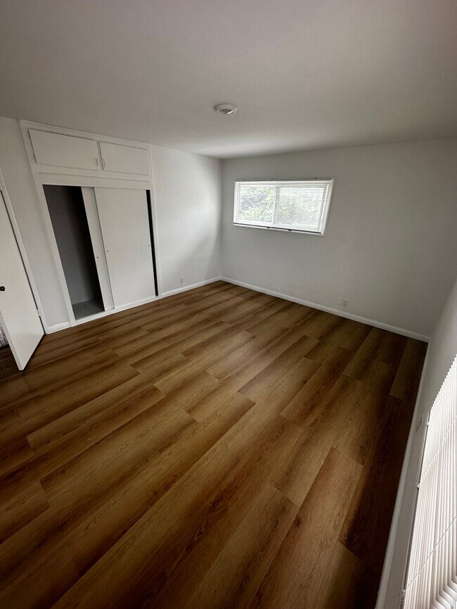 Habitación 1 - 10517 Burin Ave