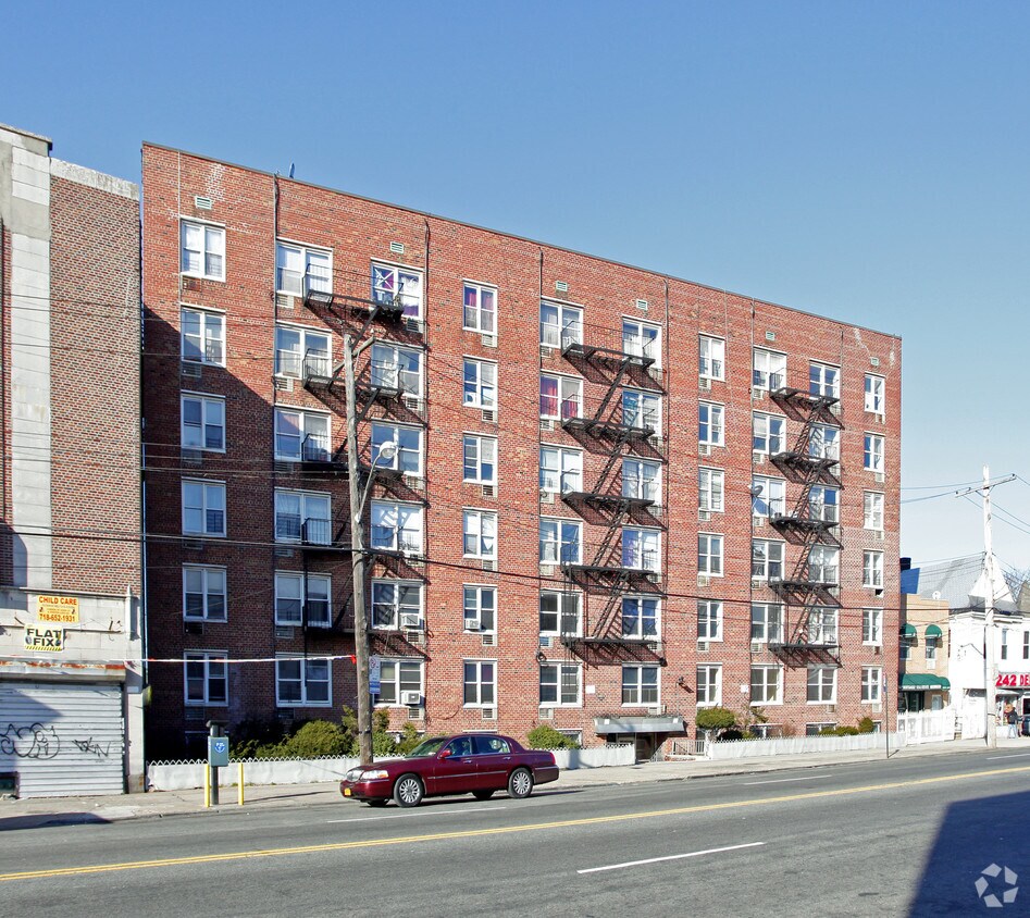 Foto principal - 4769 White Plains Rd