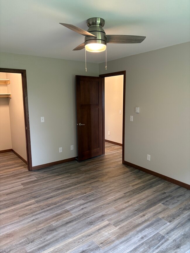 Bedroom with walk in closet - 803 Meadowview Ln