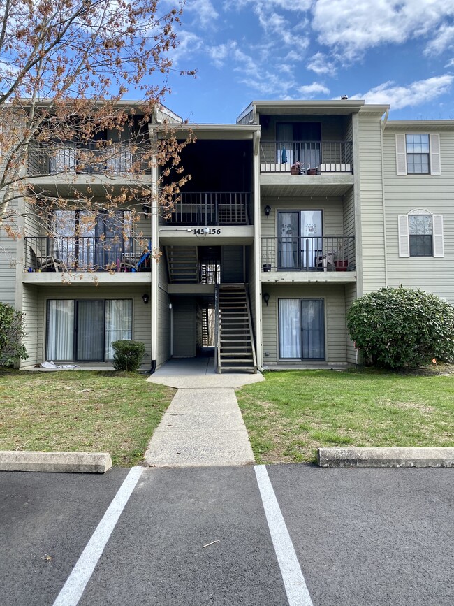 Building Photo - 149 Colonial Ct