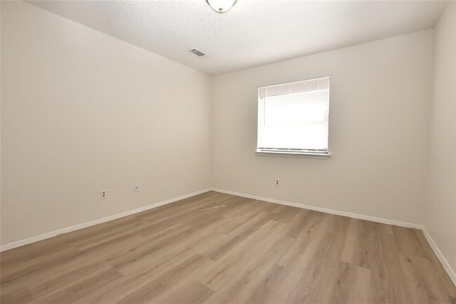 Building Photo - 2801 W Slaughter Ln