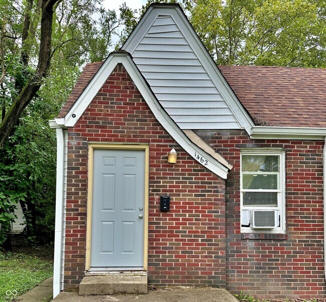 Foto del edificio - 1462 N Gladstone Ave