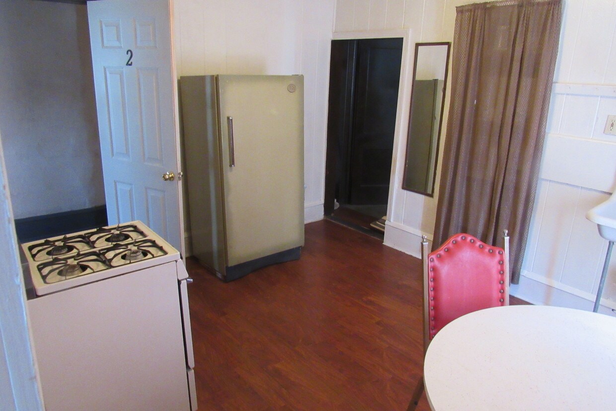 Kitchen/dining room - 1601 Hammond Ave SW