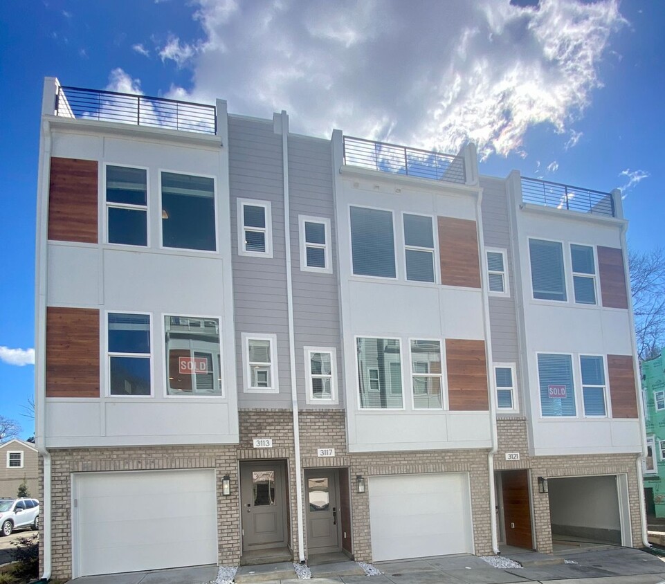 Primary Photo - Beautiful 3BR Townhouse with Rooftop Terra...