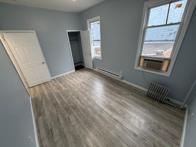 Building Photo - 286 Sussex Ave