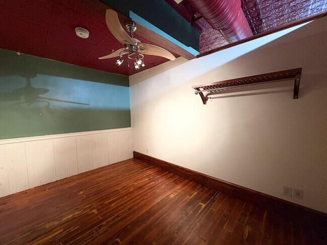 Foto del edificio - 318 N Main St