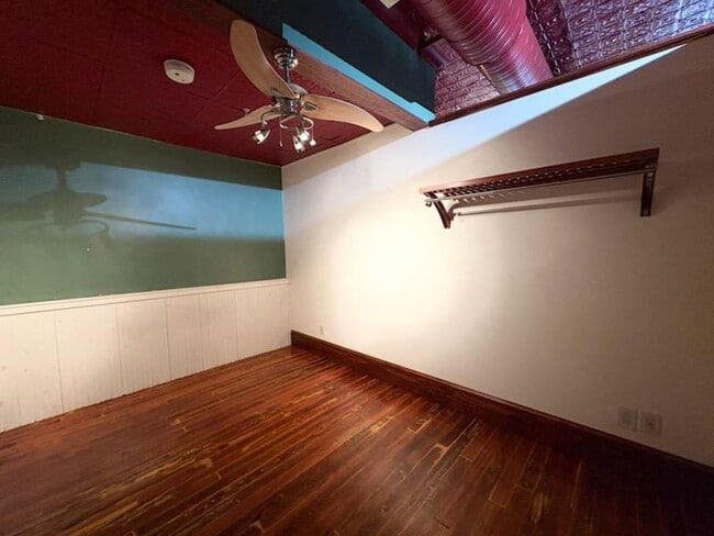 Building Photo - 318 N Main St