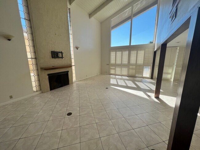 Foto del edificio - On The Water With 45 Foot Boat Dock! Humboldt Island: On Cul-De-Sac: Huge 4 Bedroom 3.5 Bath Home...