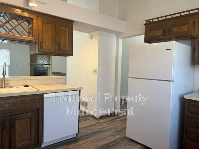 Foto del edificio - 8307 Woodson Dr