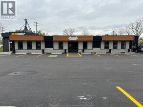 Building Photo - 357 Queen St