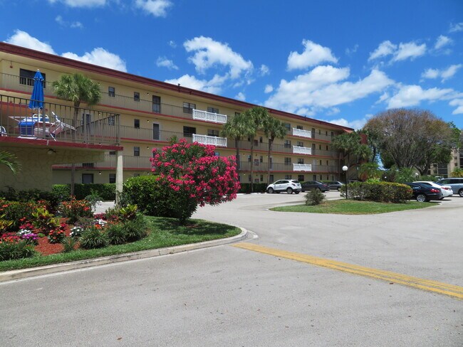 Foto del edificio - 9233 SW 8th St