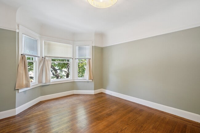 Building Photo - 1431 Quesada Ave