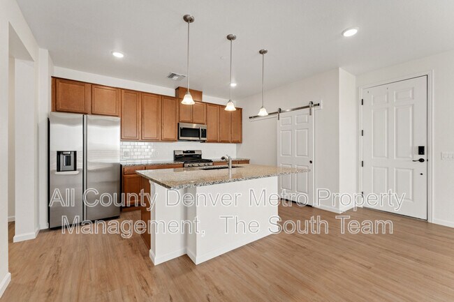 Building Photo - 6153 N Ceylon St