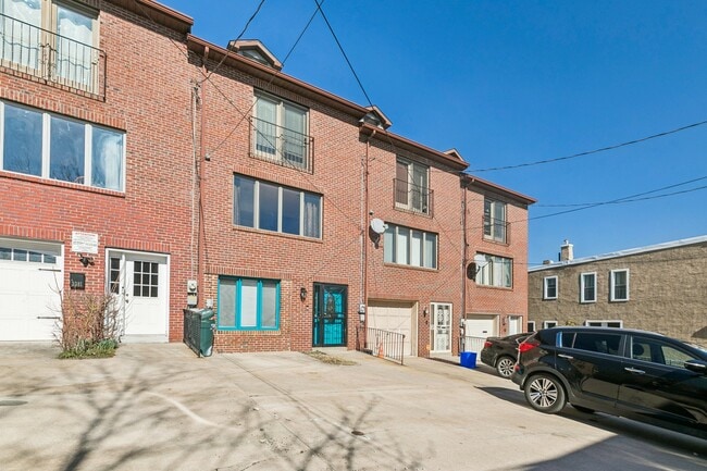 Building Photo - 3379 Frederick St