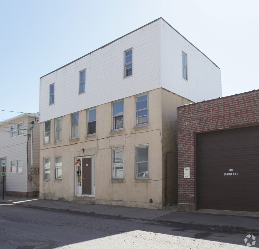 Primary Photo - 600 W Maple St