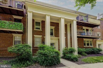 Building Photo - 1403 E Abingdon Dr