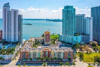 Building Photo - 2000 N Bayshore Dr