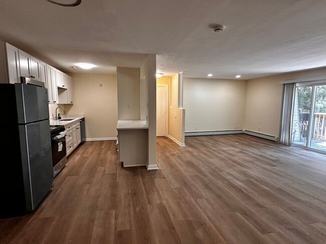 Building Photo - 435 Oaklawn Ave