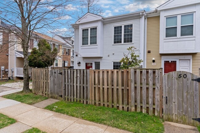 Photo - Stunning Silver Spring End Unit TH House