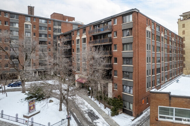 Building Photo - LE MONTAIGNE