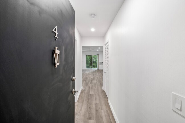 Foto del edificio - 1348 N Vista St