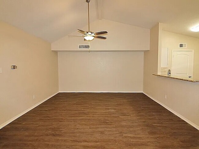 Foto del edificio - 436 Pogue St