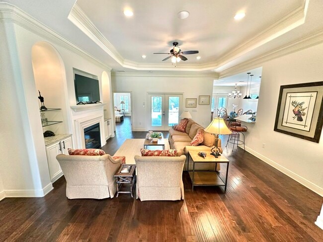 Building Photo - 206 E Pinehurst Dr