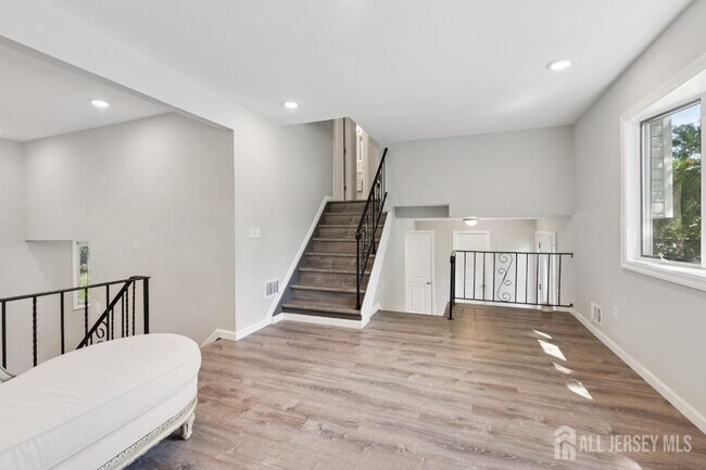 Foto del edificio - 5 E Waverly Dr