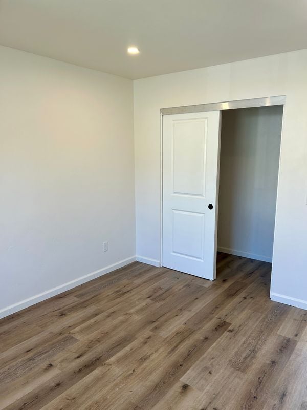 Foto del edificio - 4065 Sunnyhill Dr