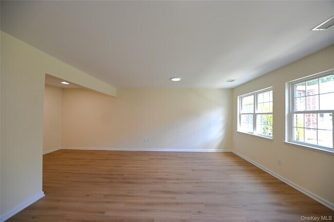 Foto del edificio - 276 Temple Hill Rd