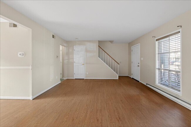 Foto del edificio - 717-717 Southfield Ct