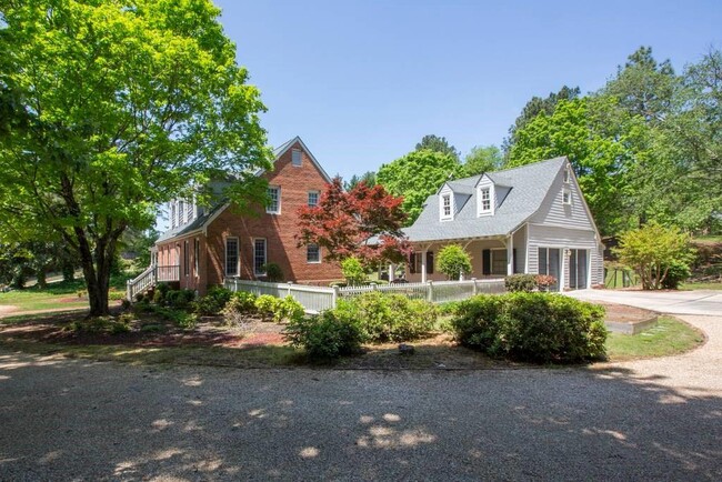 Building Photo - 2633 Brittany Ct SE