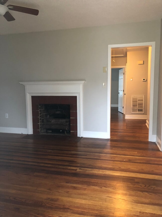 Building Photo - Charming 3 bedroom home in the heart of do...