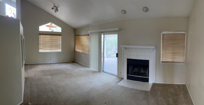 Building Photo - 30990 Corte Arroyo Vista