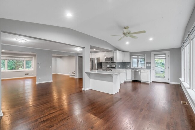 Building Photo - 8 Waibel Dr