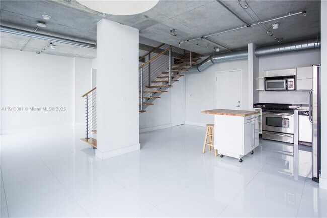 Foto del edificio - 690 SW 1st Ct