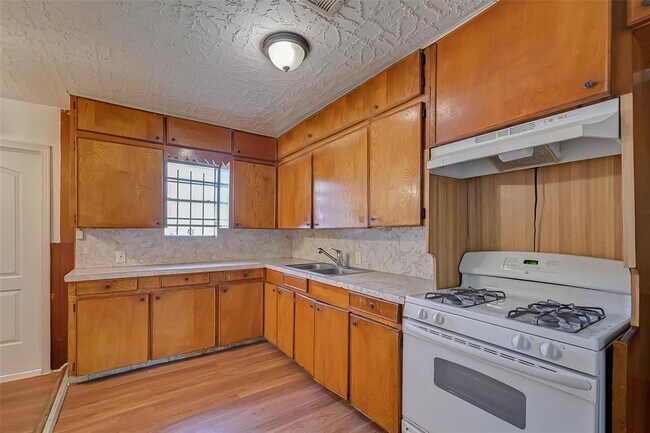 Foto del edificio - 4905 Brinkley St
