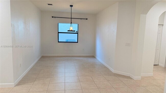 Building Photo - 737 SE 37th Pl